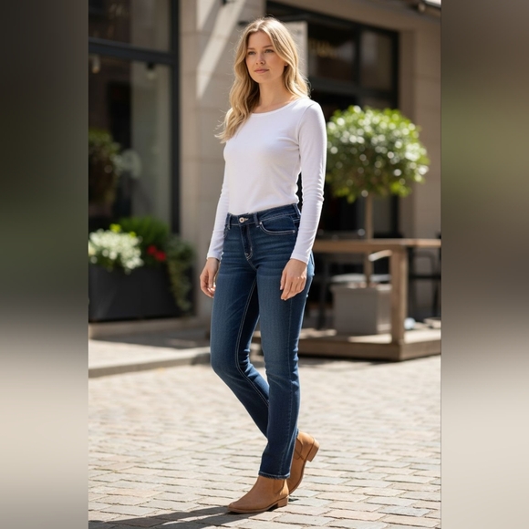 Silver Ladies Cropped Capri Jeans Size 27 - Picture 1 of 8